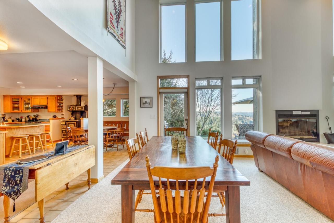 Forest Ridge Retreat Coos Bay Buitenkant foto