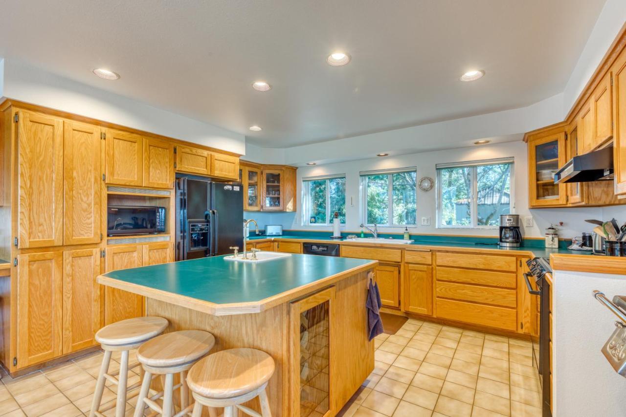 Forest Ridge Retreat Coos Bay Buitenkant foto