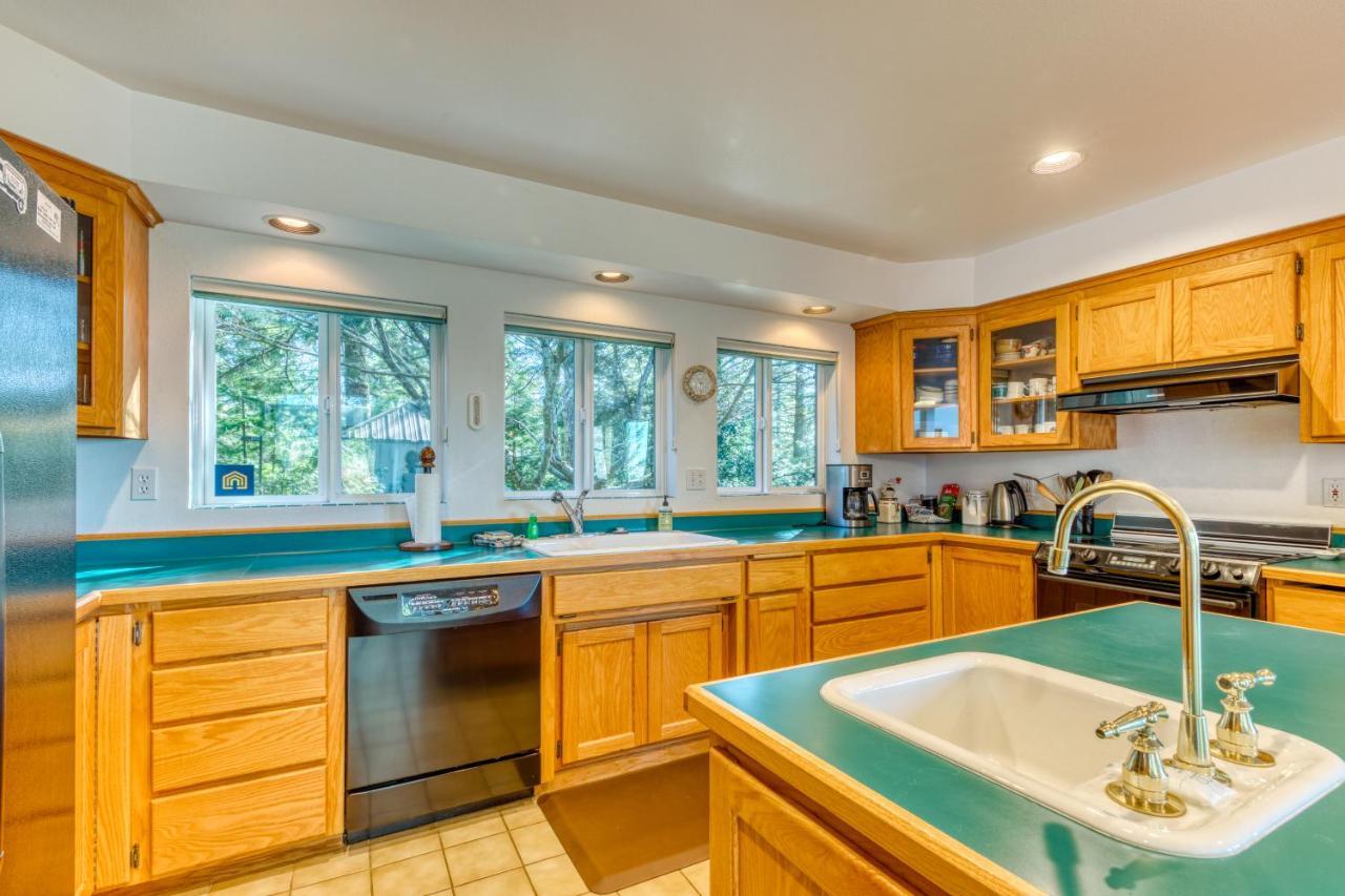 Forest Ridge Retreat Coos Bay Buitenkant foto