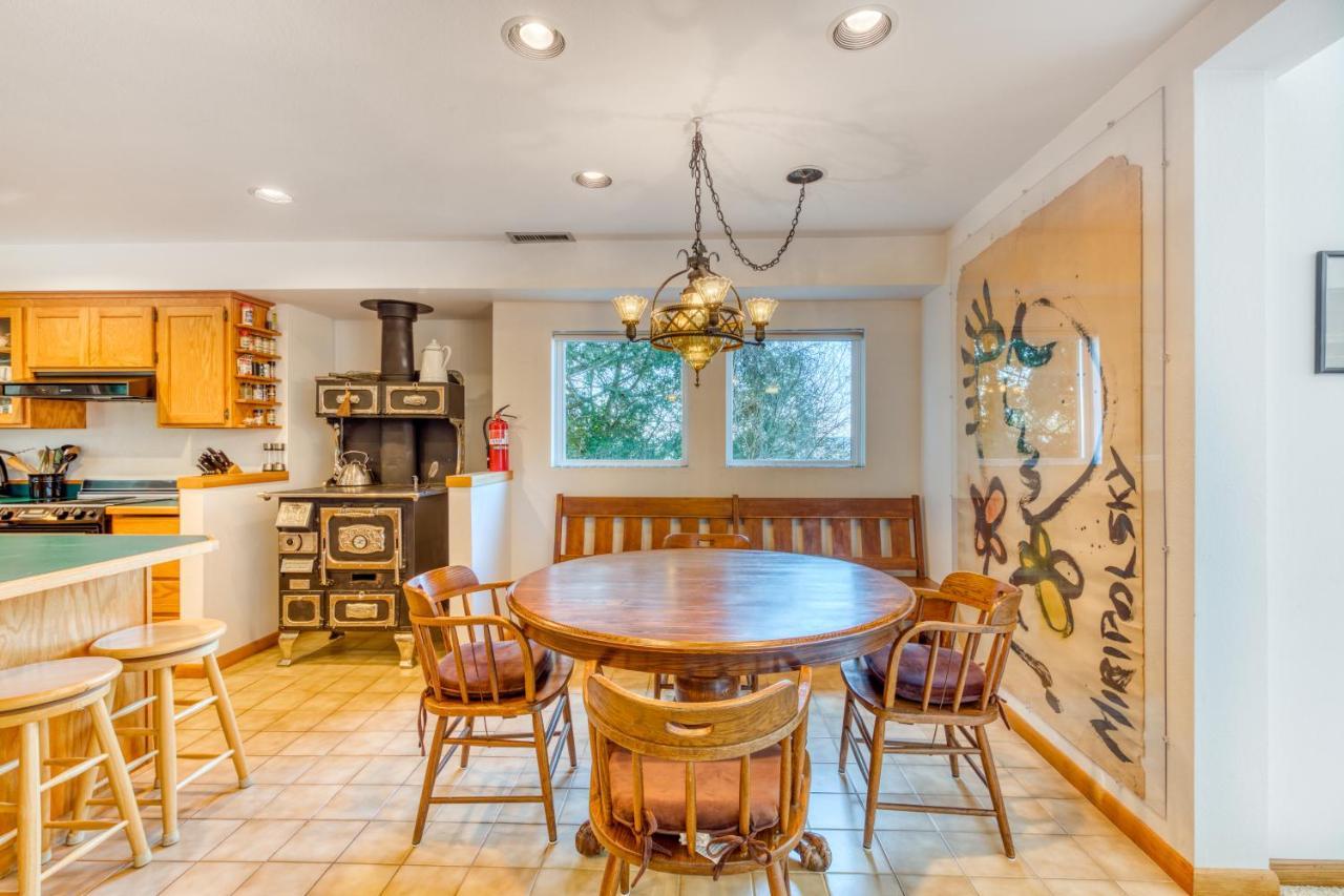 Forest Ridge Retreat Coos Bay Buitenkant foto